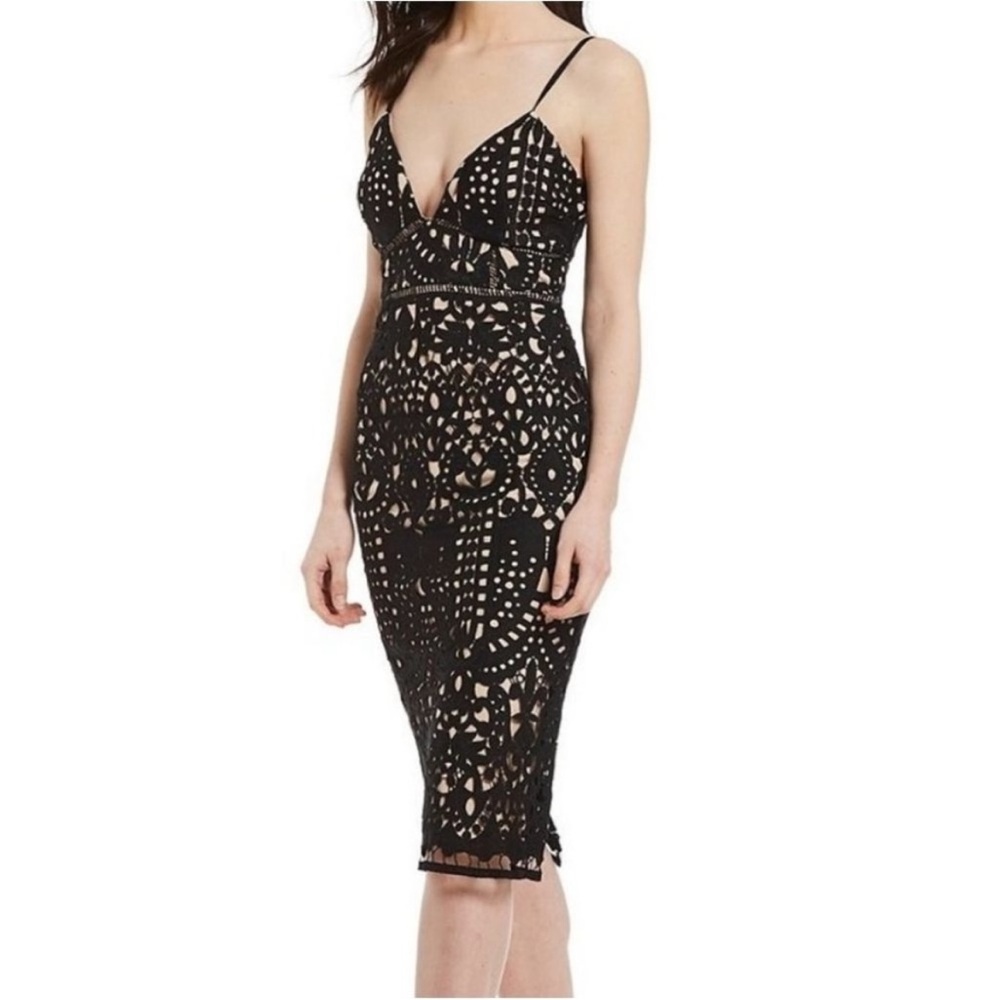 Gianni Bine Lace Cocktail Dress
Size Small